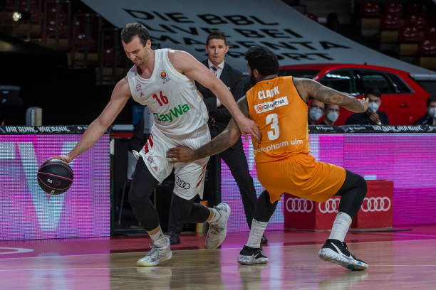 含着竞技体 含着竞技体